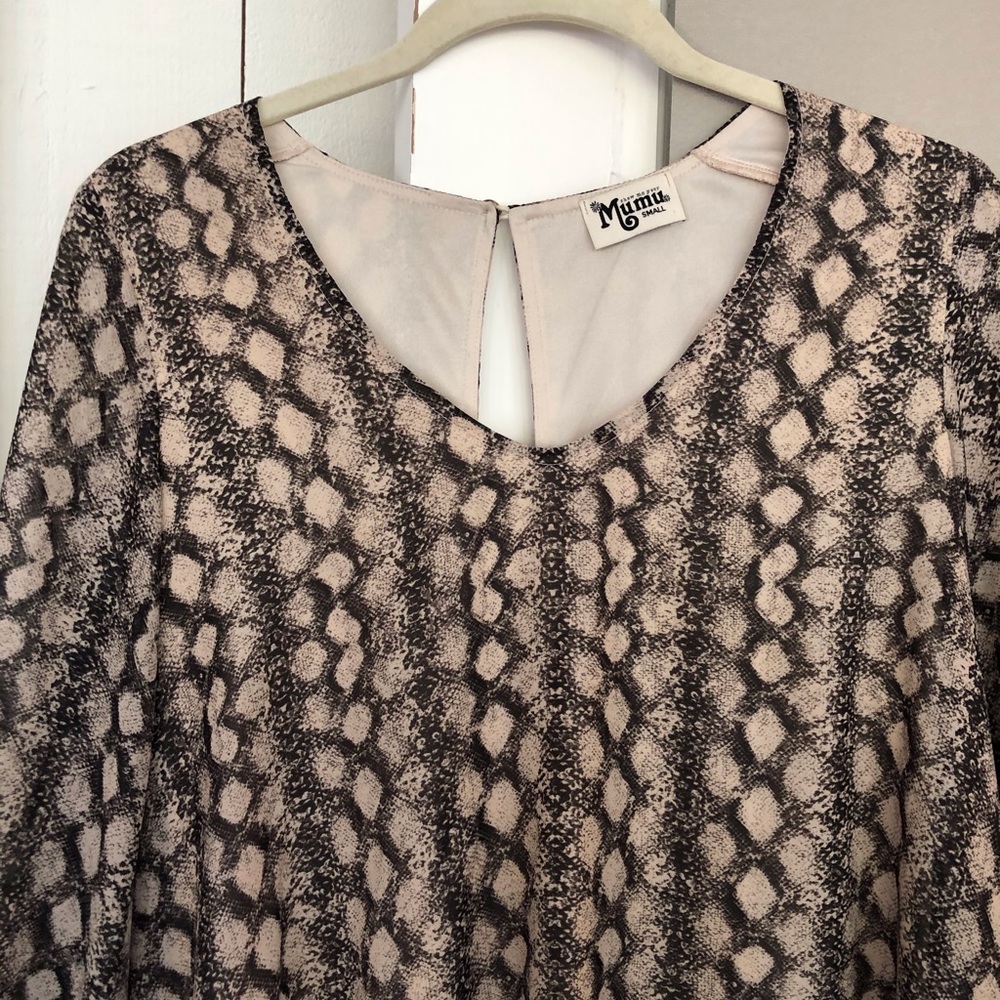 Super cute snakeskin top